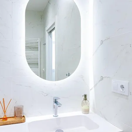 Poniente Playa Avg *