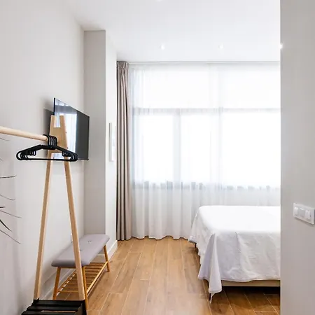 Poniente Playa Avg *