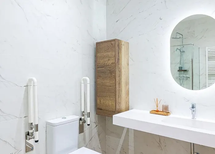 Poniente Playa Avg *